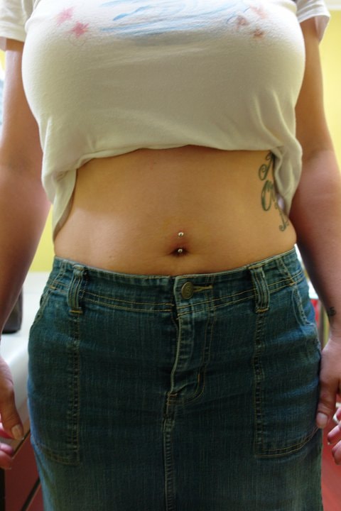 Navel piercing with tattoo by Tattoo Liz